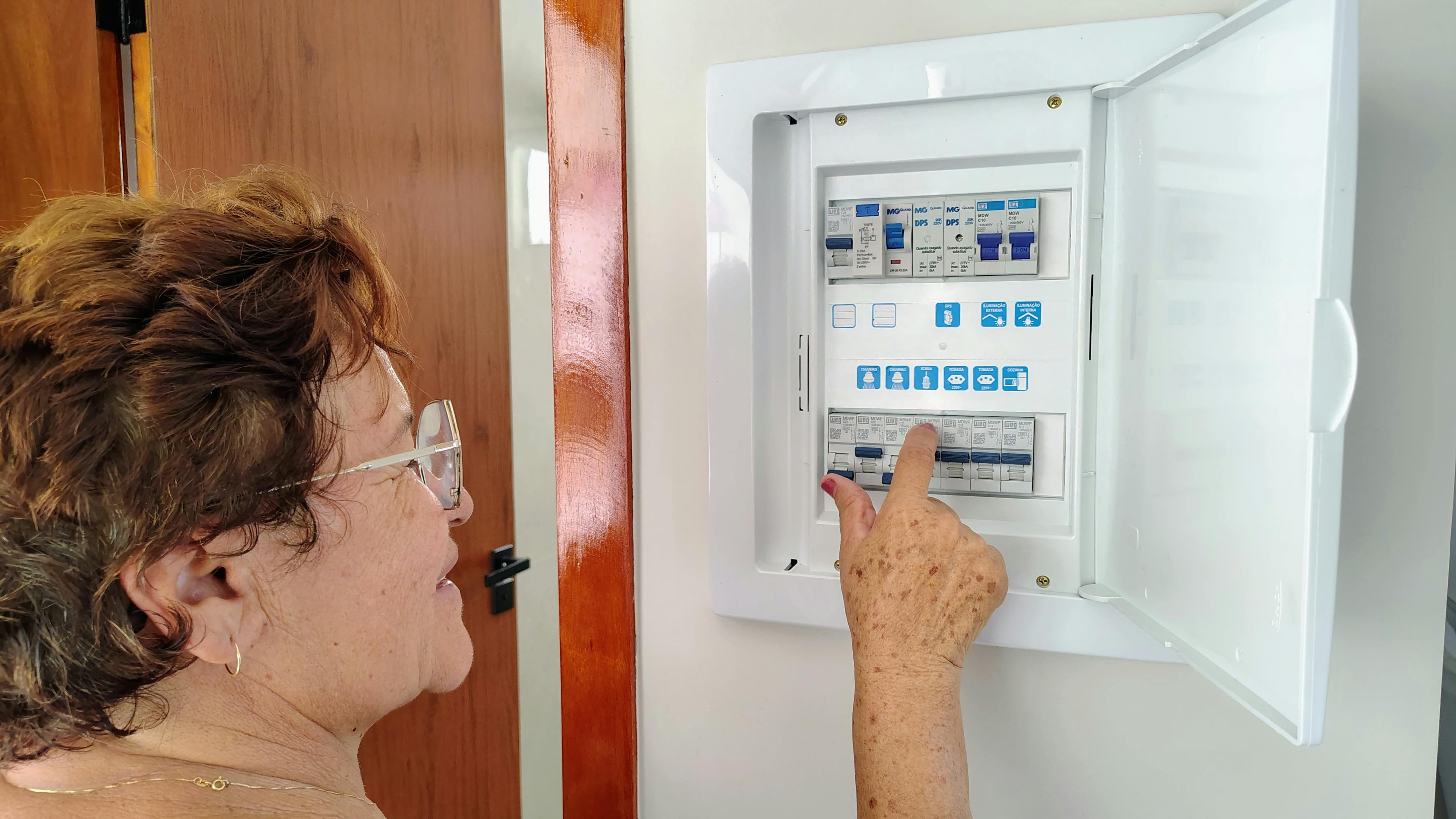 Quedas de energia no Vale do Paraíba: como a energia solar e uma estação portátil ajudam a proteger sua rotina